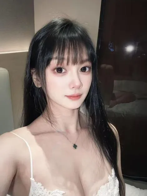 瑜伽舞蹈小姐姐
