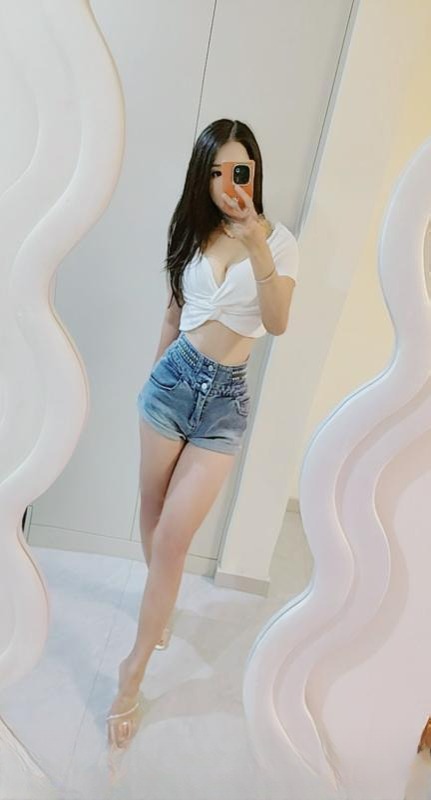 性感丰满舌吻小妹子 图 2