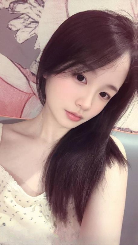 气质大胸嫩妹 图 2