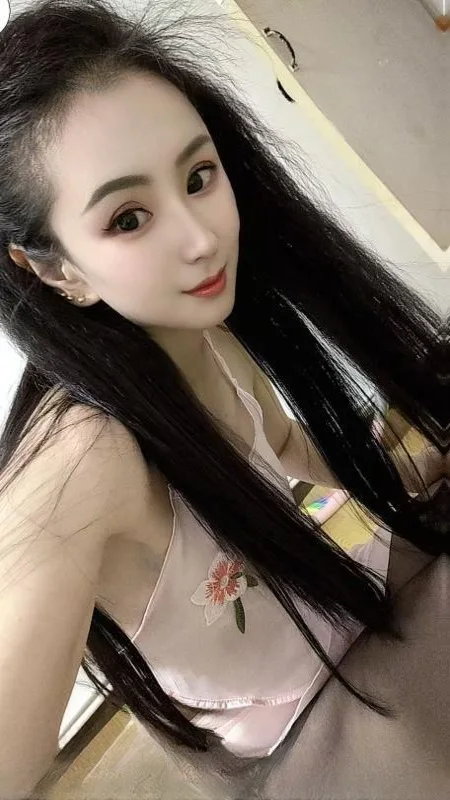 腰细臀圆的小骚逼 图 3