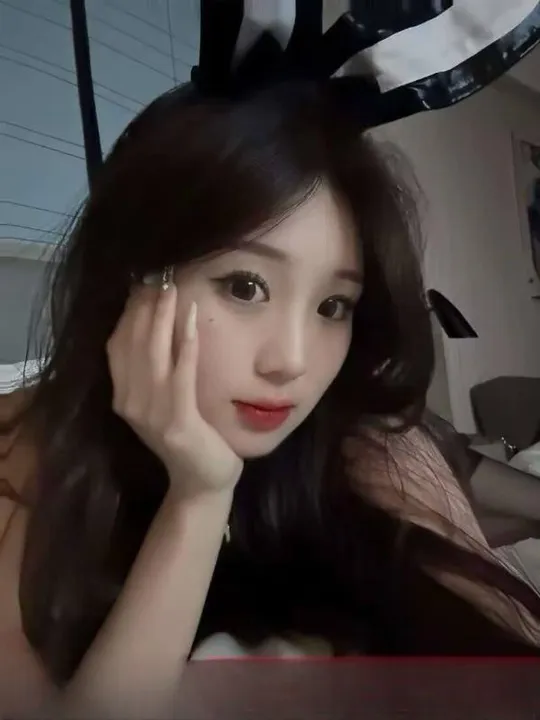 小骚逼三点粉馨馨