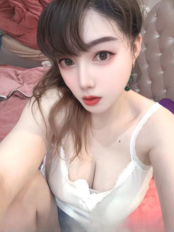 大奶欲女等待 图 3