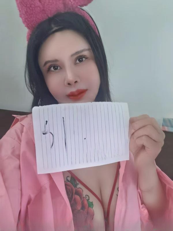 纹身花奶骚浪熟女 图 3