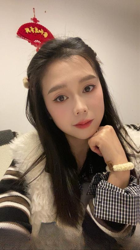 肤白清纯邻家颜值妹子