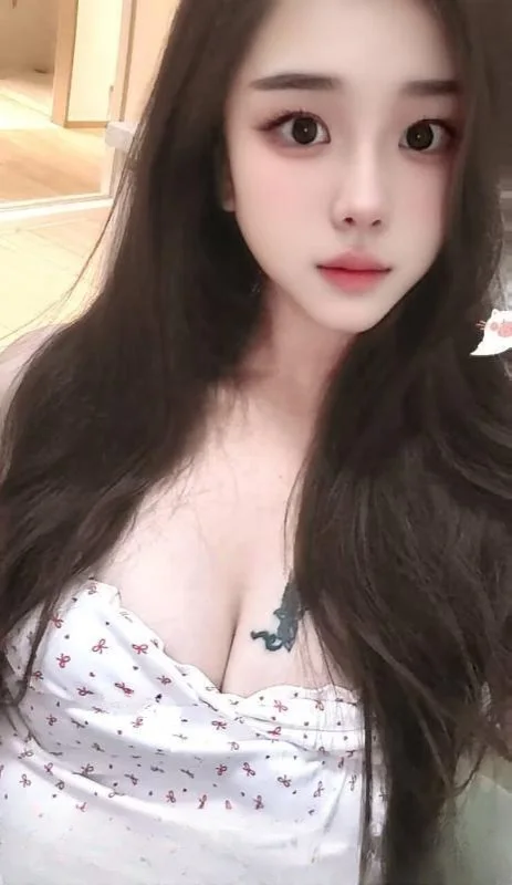 舌吻大胸露露 图 3