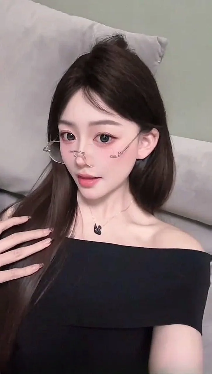 奶白纯欲小姐姐 图 2