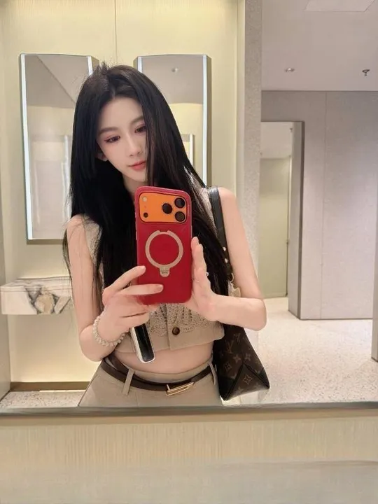 黑丝制服美足御姐cc