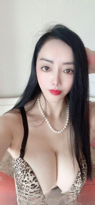 大熊细腰美腿少妇