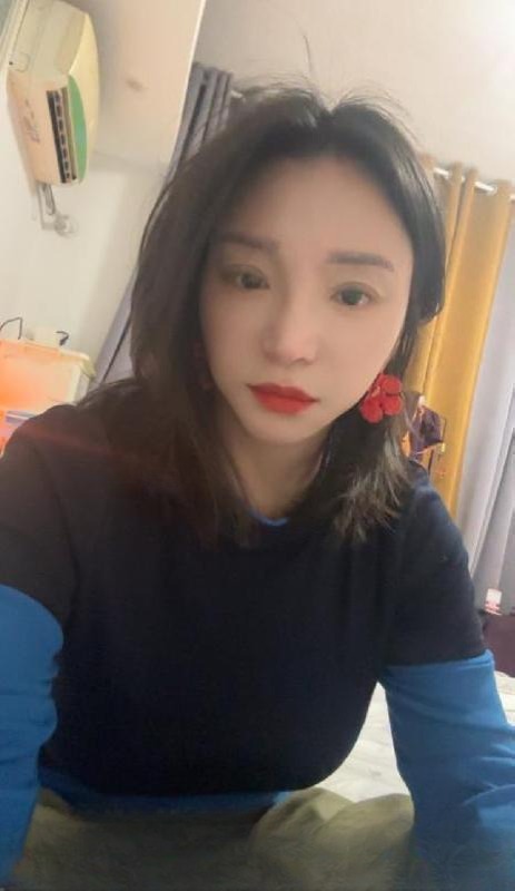 上城眼镜少妇小画