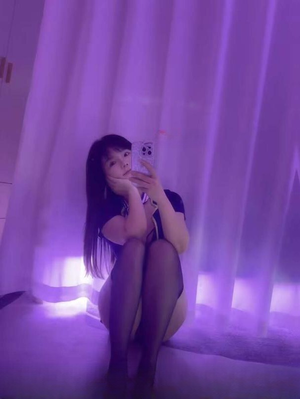 制服翘臀小艾米 图 3