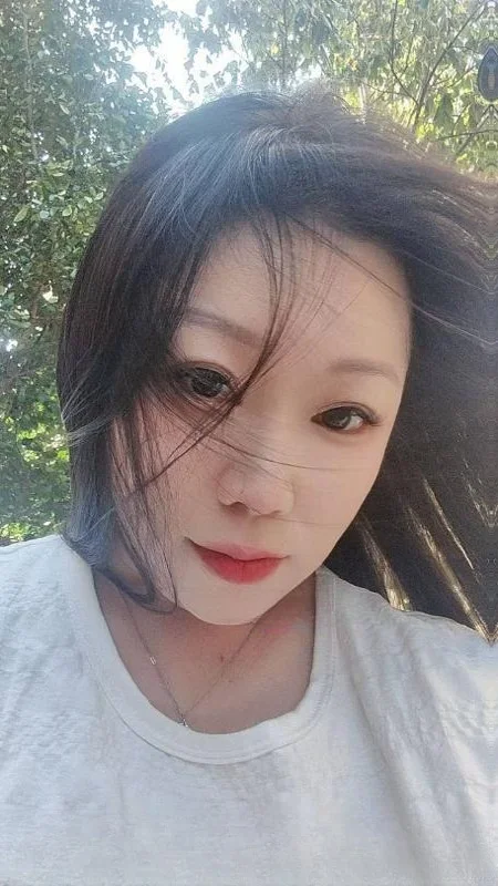 丰满大胸风骚少妇 图 2