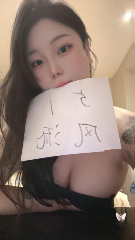 大胸闷骚喷水微胖妹妹 图 2
