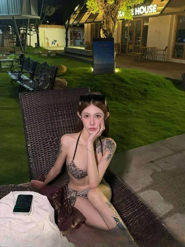 比比会喷水的纹身嫩妹