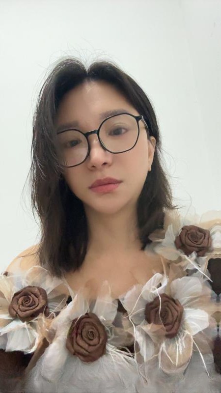 上城眼镜少妇小画 图 2