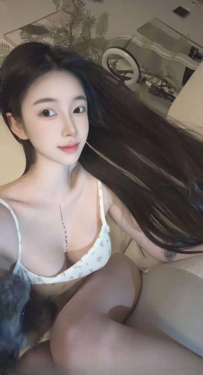 波圆臀翘颜值老师