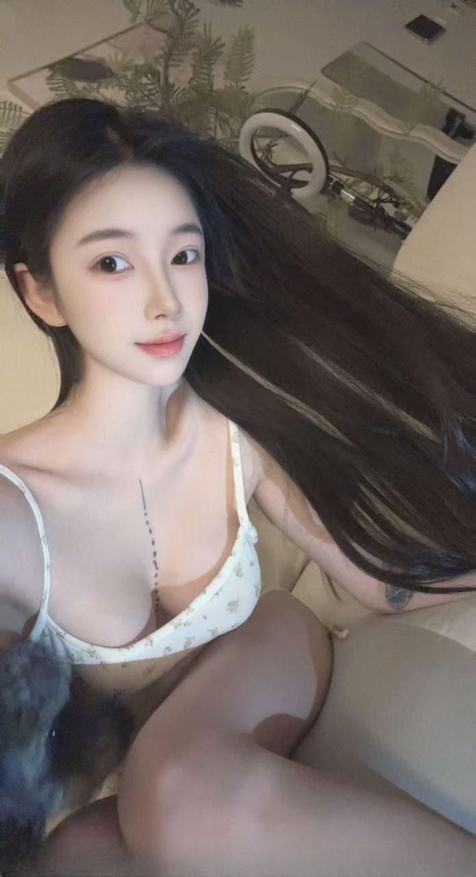 波圆臀翘颜值老师