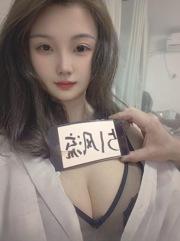 二刷巨乳偷情人妻