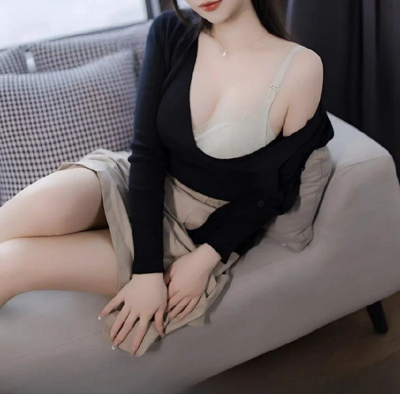 蜜桃翘臀老师 图 2