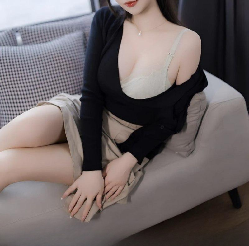 蜜桃翘臀老师 图 2