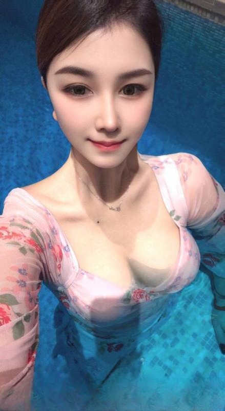 黑丝OL制服风骚妹子 图 2