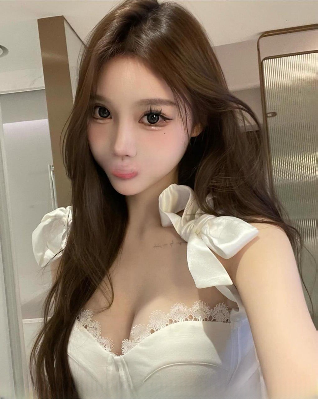 高挑长发苗条美女 图 2
