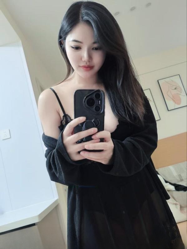 风骚性感肤白大胸妹子 图 2