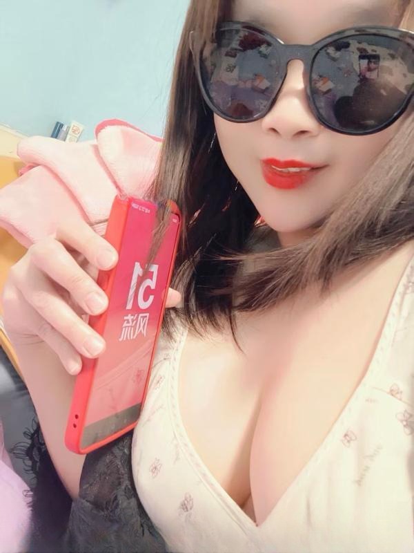 大胸性感良家姐姐