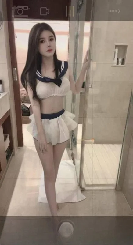 娇小玲珑肤白大胸妹子 图 3