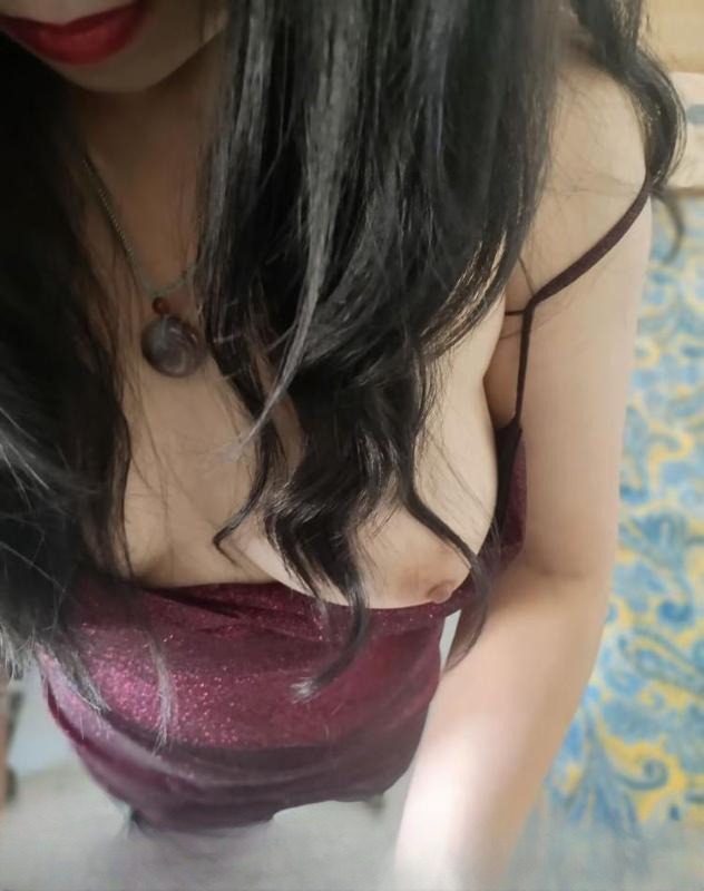 可以舌吻的大胸少妇