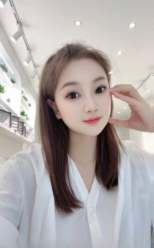 小家碧玉性感身材苏沫