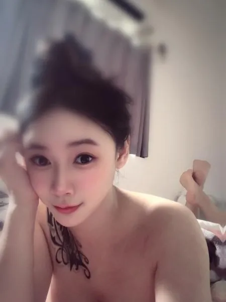 惠城舌吻反差靓御姐