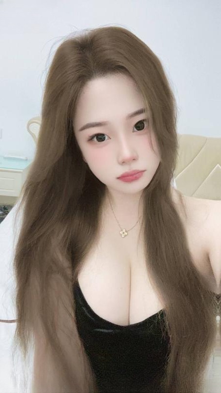 白云风骚大奶姐姐