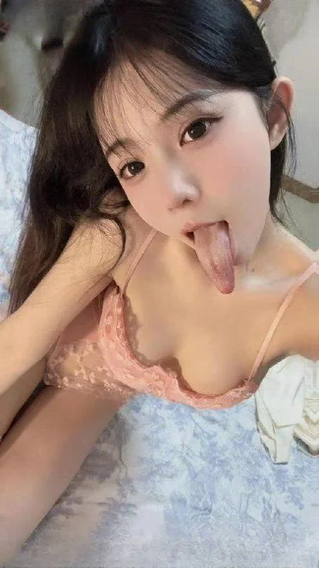 性感白嫩兼职小骚货