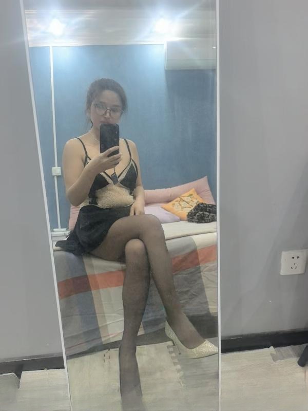 钟楼老板娘 图 2