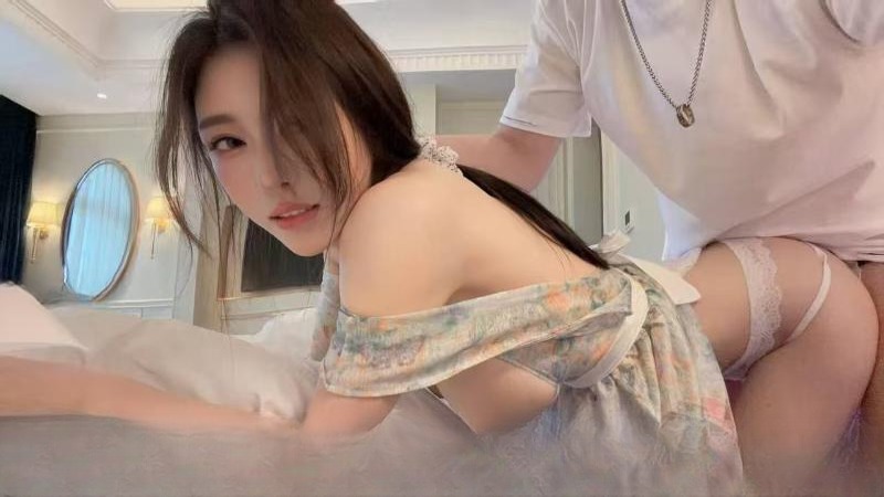 性感苗条大奶老师