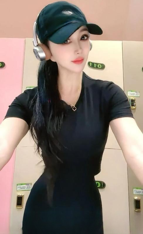 大胸翘臀娜娜 图 4