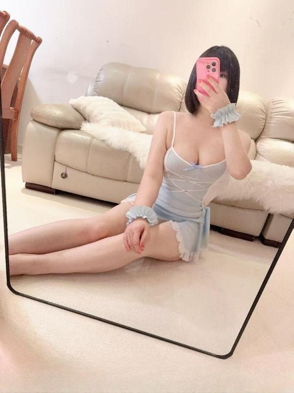 肤白短发大胸妹子 图 2
