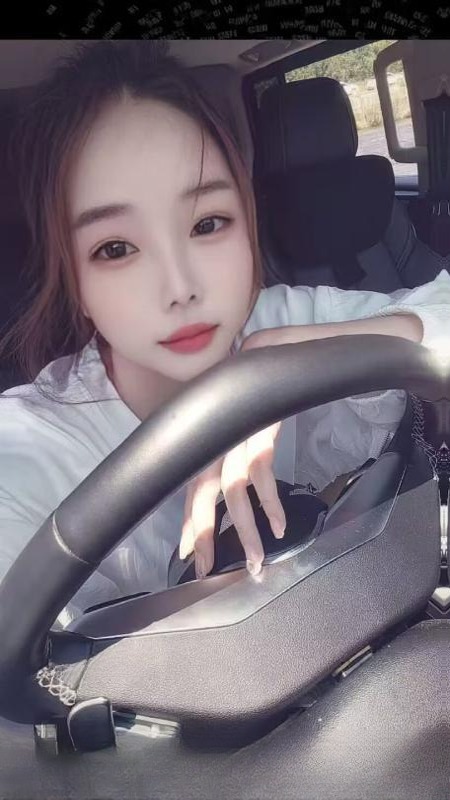短发美乳御姐 图 4