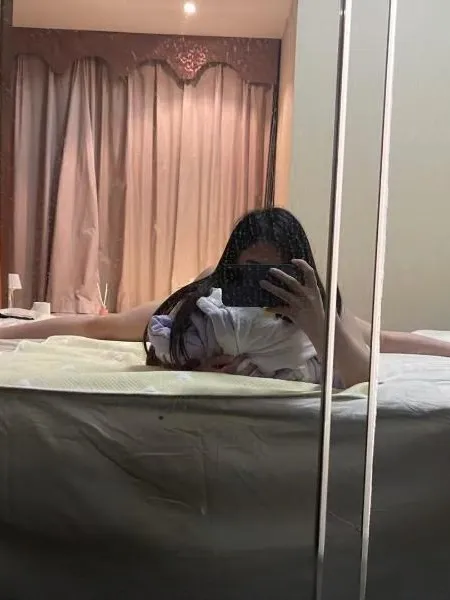 潮喷一字马少妇