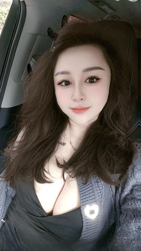 风情万种老板娘栖霞 图 3