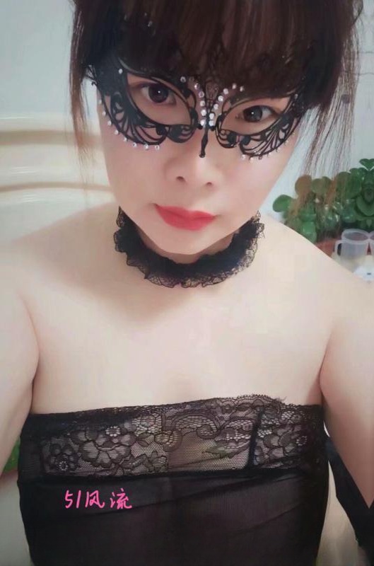 闷骚巨奶御姐