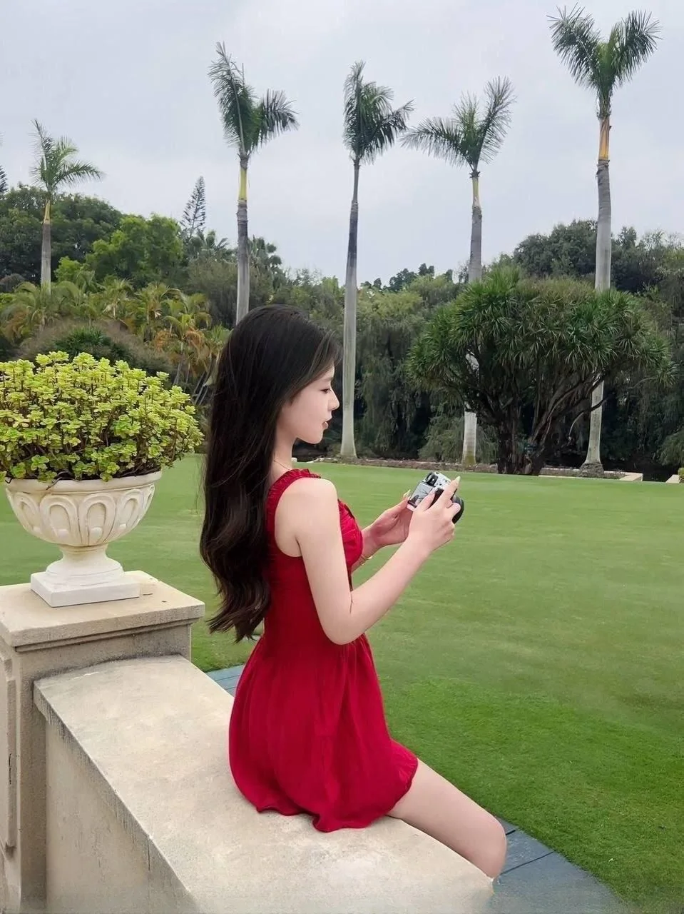 黑丝长腿气质咪咪 图 2