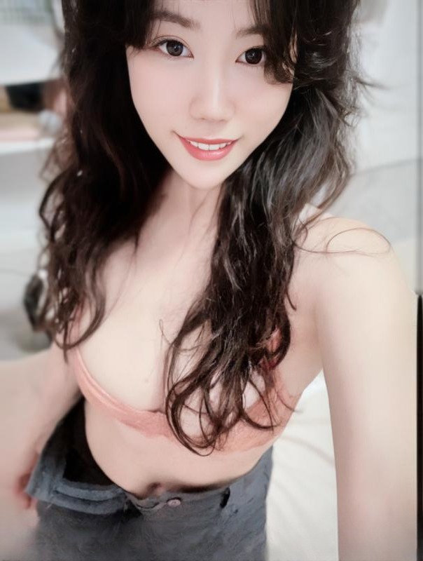 白嫩蜜桃臀安然 图 3