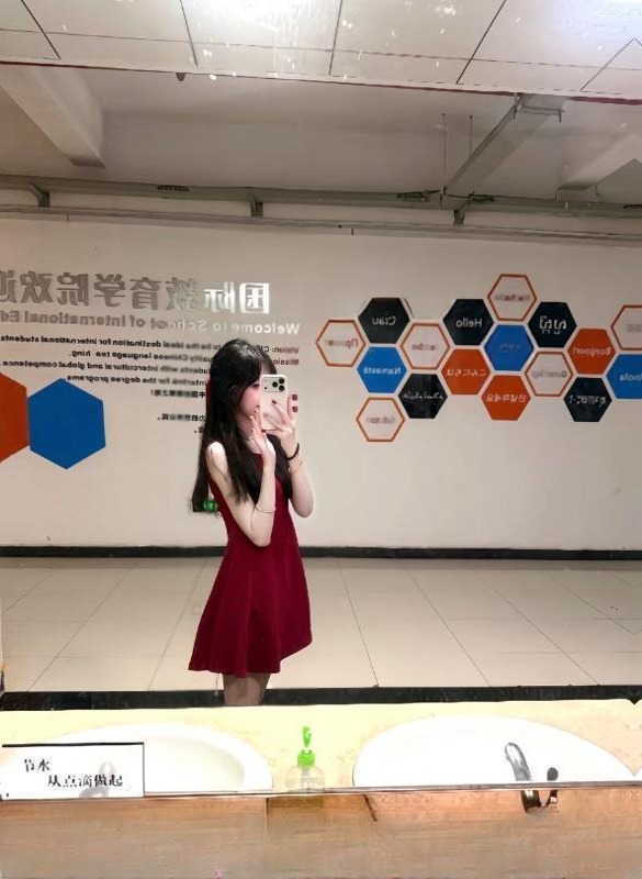 软妹兼职模特乖乖女 图 3