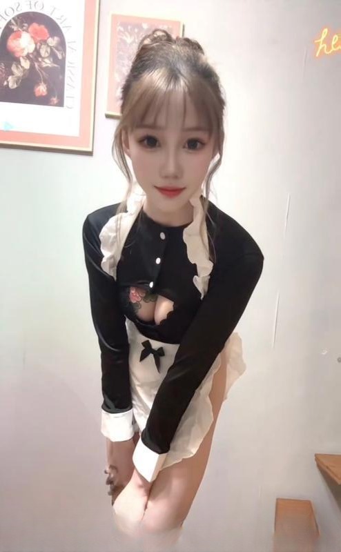 成都美乳纹身妹小井 图 3