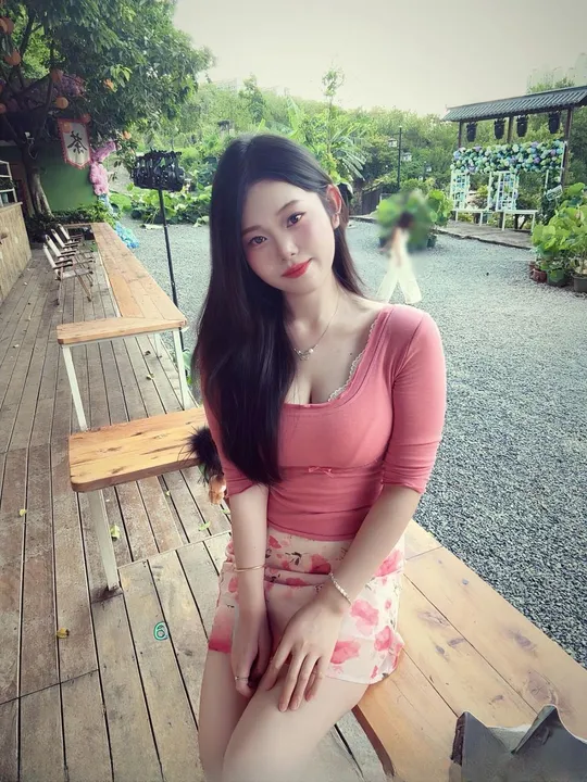 胸大温柔可人小姐姐