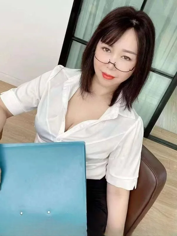 黄岛长腿大奶少妇