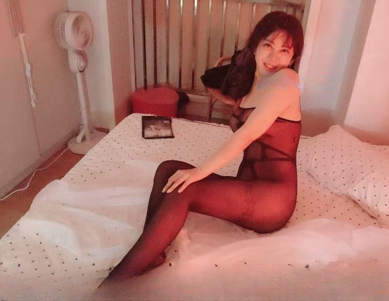 火辣性感翘臀小娇妻 图 2
