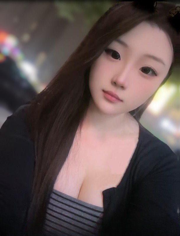 00后肤白美媚