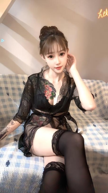 武侯美乳纹身妹小井